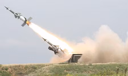 Hệ thống tên lửa đối không Pechora-2M khai hỏa Ảnh: Ausairpower