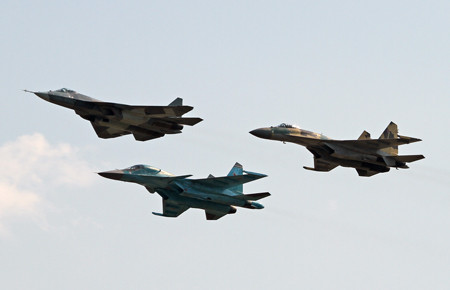 Su-34, Su-35 và Su-T-50 PAK-FA là 3 đại diện máy bay quân sự nổi bật đang tiếp nối những thành công lớn cho tập đoàn sản xuất máy bay Sukhoi. Su-34, Su-35 và Su-T-50 PAK-FA là 3 đại diện máy bay quân sự nổi bật đang tiếp nối những thành công lớn cho tập đoàn sản xuất máy bay Sukhoi.
