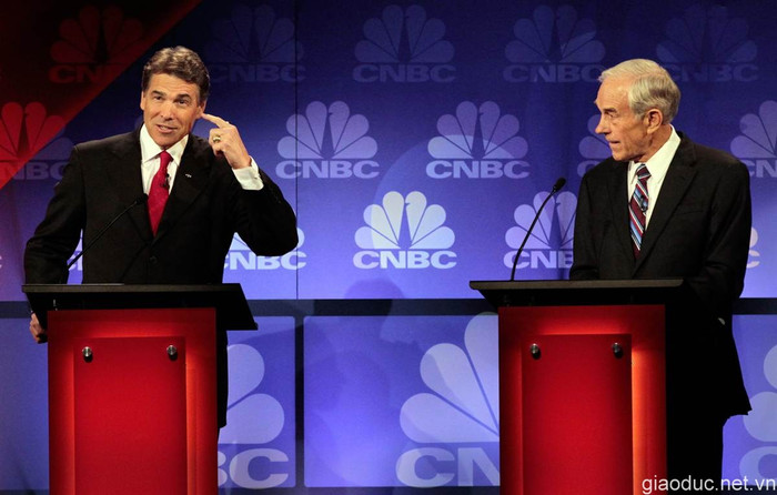 Hai ứng cử viên tham gia tranh cử tổng thống Mỹ đang tranh luận trực tiếp trên truyền hình. Có đến 8 ứng viên của Đảng Cộng hoà tham gia cuộc tranh luận được tổ chức tại Đại học Oakland ở Rochester, Michigan.