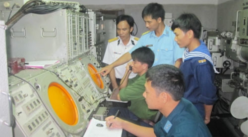 Kíp trực ban hiệp đồng canh biển trời Tổ quốc