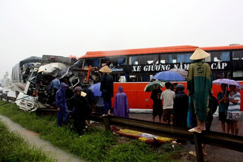 Hiện trường vụ tai nạn thảm khốc.