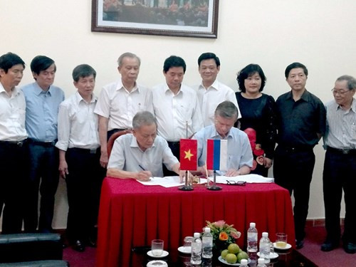 Lễ ký kết văn bản thỏa thuận về việc thành lập trường đại học liên kết Nga – Việt. Ảnh Thu Ngà Lễ ký kết văn bản thỏa thuận về việc thành lập trường đại học liên kết Nga – Việt. Ảnh Thu Ngà