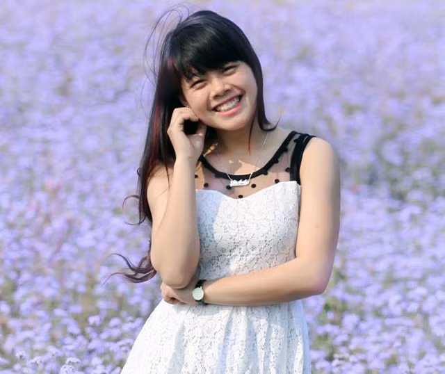 Em Đỗ Huỳnh Hà Anh, học sinh lớp 12A1, trường THPT Thanh Sơn, Phú Thọ bất ngờ với thay đổi có thêm phần thi tự luận ở môn Ngoại ngữ. Ảnh NVCC