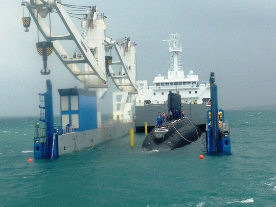Tàu ngầm Hồ Chí Minh trên vịnh Cam Ranh Tàu ngầm Hồ Chí Minh trên vịnh Cam Ranh