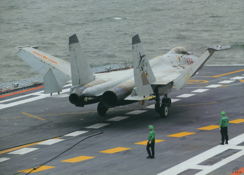 Máy bay chiến đấu J-15 Trung Quốc huấn luyện trên tàu sân bay Máy bay chiến đấu J-15 Trung Quốc huấn luyện trên tàu sân bay