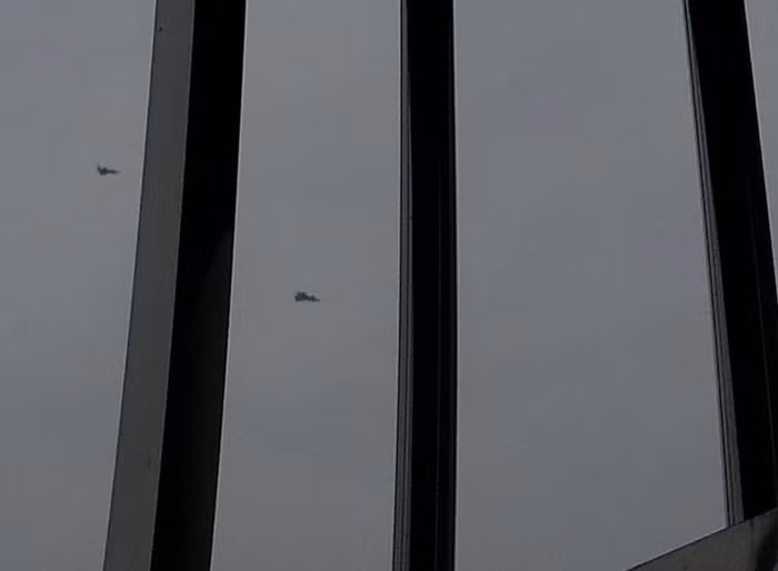 Máy bay chiến đấu tàng hình J-20 số hiệu 2011 bay thử lần đầu tiên (nguồn Tân Hoa xã) Máy bay chiến đấu tàng hình J-20 số hiệu 2011 bay thử lần đầu tiên (nguồn Tân Hoa xã)