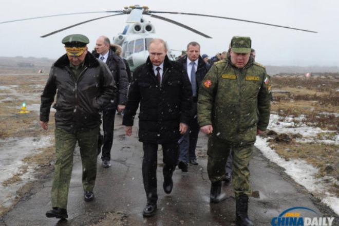 Ngày 3 tháng 3 năm 2014, Tổng thống Nga Vladimir Putin quan sát diễn tập giai đoạn cuối cùng - kiểm rta trình độ sẵn sàng chiến đấu của Quân khu miền Tây. Ngày 3 tháng 3 năm 2014, Tổng thống Nga Vladimir Putin quan sát diễn tập giai đoạn cuối cùng - kiểm rta trình độ sẵn sàng chiến đấu của Quân khu miền Tây.