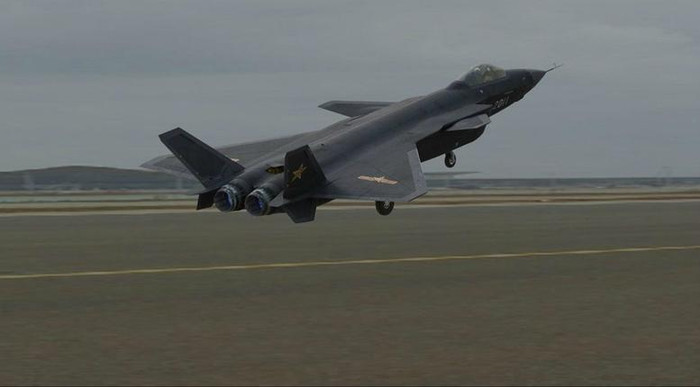 Máy bay chiến đấu J-20 số hiệu 2011 (nguồn báo Phương Đông, TQ) Máy bay chiến đấu J-20 số hiệu 2011 (nguồn báo Phương Đông, TQ)