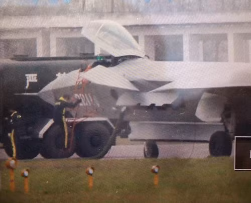 Máy bay chiến đấu J-20 số hiệu 2011 Trung Quốc Máy bay chiến đấu J-20 số hiệu 2011 Trung Quốc