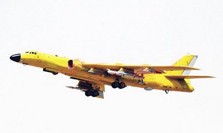 Hình ảnh này được cho là máy bay ném bom chiến lược H-6K Trung Quốc trang bị tên lửa hành trình CJ-10 tầm bắn 1.500 - 2.000 km.