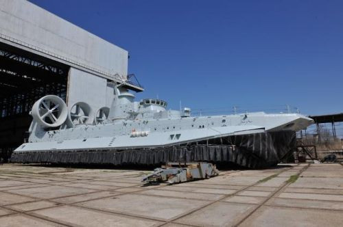 Tàu đệm khí Zubr Trung Quốc đặt mua của Ukraine được sản xuất ở nhà máy Feodosia thuộc Crimea Tàu đệm khí Zubr Trung Quốc đặt mua của Ukraine được sản xuất ở nhà máy Feodosia thuộc Crimea
