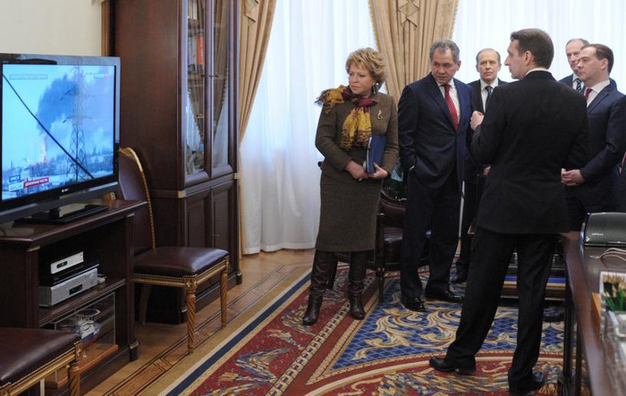 Chủ tịch Quốc hội Nga Valentina Matvienko (người đứng ngoài cùng bên trái) Chủ tịch Quốc hội Nga Valentina Matvienko (người đứng ngoài cùng bên trái)