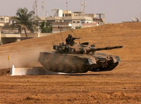 Xe tăng MBT-2000 Trung Quốc lệ thuộc động cơ Ukraine Xe tăng MBT-2000 Trung Quốc lệ thuộc động cơ Ukraine