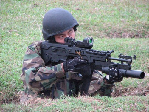 Súng trường tấn công TAR-21 của lực lượng đặc nhiệm Việt Nam Súng trường tấn công TAR-21 của lực lượng đặc nhiệm Việt Nam