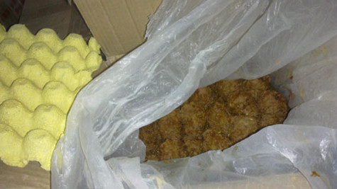 Không chỉ có thịt thối được dùng làm nhân bánh bị bắt giữ mà một số lượng lớn trứng vịt muối thối cũng bị phát hiện đang trong quá trình "hoàn thiện" thành nhân bánh trung thu và qua đó đầu độc người tiêu dùng.