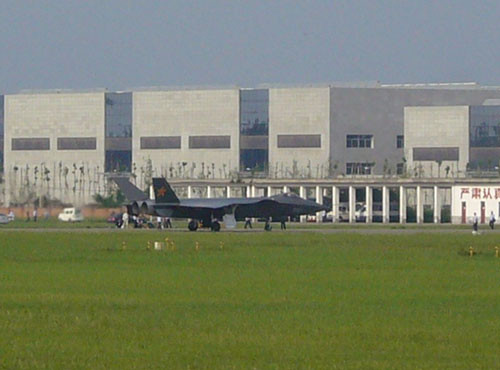 Trung Quốc đang nỗ lực phát triển máy bay chiến đấu tàng hình J-20 Trung Quốc đang nỗ lực phát triển máy bay chiến đấu tàng hình J-20