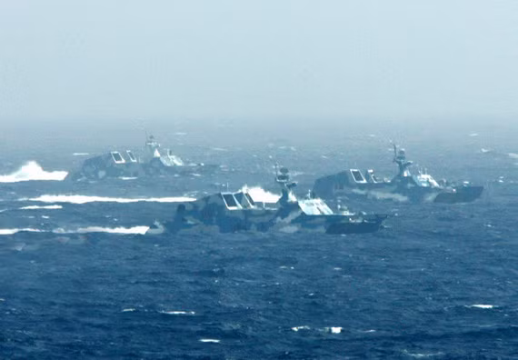 Tàu tên lửa tàng hình 022