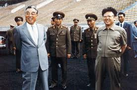 Trước đây, Kim Jong-il tiếp nhận quyền lực từ người cha Kim Il Sung phải trải nghiệm một quá trình tương đối dài Trước đây, Kim Jong-il tiếp nhận quyền lực từ người cha Kim Il Sung phải trải nghiệm một quá trình tương đối dài