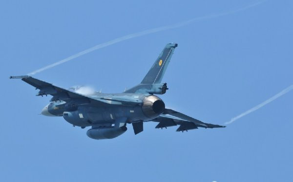 Máy bay chiến đấu F-2 Nhật Bản được phát triển trên nền tảng F-16 của Mỹ