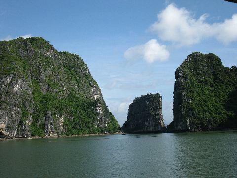 Hiên ngang giữa đất trời. Hiên ngang giữa đất trời.