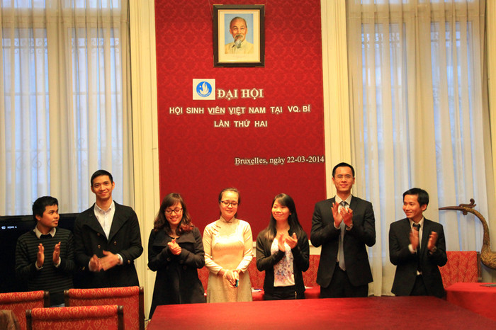 BCH mới SIVIBI nhiệm kì II ra mắt Đại hội. BCH mới SIVIBI nhiệm kì II ra mắt Đại hội.