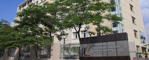 Cuối năm 1988 Trung tâm đại học dân lập Thăng Long được thành lập. Sau 5 năm thí điểm hoạt động của Trung tâm đại học dân lập Thăng Long, thì hơn mười trường đại học ngoài công lập khác ra đời trong những năm 90. Cuối năm 1988 Trung tâm đại học dân lập Thăng Long được thành lập. Sau 5 năm thí điểm hoạt động của Trung tâm đại học dân lập Thăng Long, thì hơn mười trường đại học ngoài công lập khác ra đời trong những năm 90.