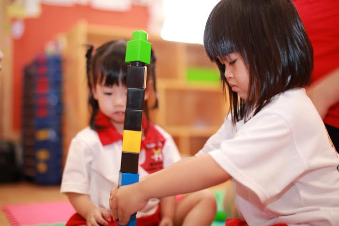 Việc phát hiện ra trẻ em tiếp xúc với hai ngôn ngữ trước tuổi lên 10 sẽ đạt tới những cột mốc ngôn ngữ then chốt. Việc phát hiện ra trẻ em tiếp xúc với hai ngôn ngữ trước tuổi lên 10 sẽ đạt tới những cột mốc ngôn ngữ then chốt.