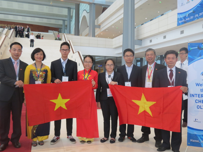 Một gia đình có 2 con trai cùng đạt Huy chương Hóa học quốc tế ảnh 2 Một gia đình có 2 con trai cùng đạt Huy chương Hóa học quốc tế ảnh 2