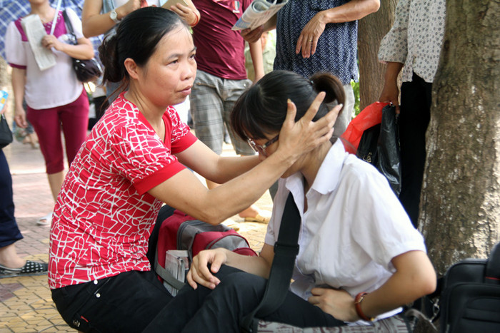 Buổi thi môn toán, thí sinh cấp cứu, giám thị ký nhầm ảnh 1 Buổi thi môn toán, thí sinh cấp cứu, giám thị ký nhầm ảnh 1