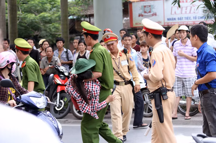 Kết thúc đợt 1, Hóa và tiếng Anh khó đạt điểm cao ảnh 3 Kết thúc đợt 1, Hóa và tiếng Anh khó đạt điểm cao ảnh 3