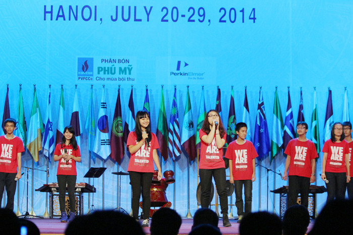 Khoảnh khắc đẹp trong Lễ khai mạc Olympic Hóa học quốc tế lần thứ 46 ảnh 9 Khoảnh khắc đẹp trong Lễ khai mạc Olympic Hóa học quốc tế lần thứ 46 ảnh 9