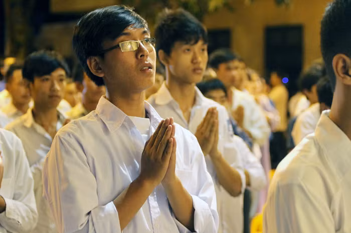 Đạt được nhiều mong muốn và thành công trong cuộc sống, đó là những điều các sĩ tử cầu nguyện.