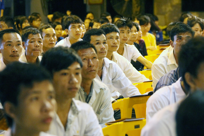 Không chỉ có các sĩ tử được cầu may, trong buổi lễ sẽ cầu an cho cả người nhà sĩ tử, đó là những ông bố, bà mẹ đến từ khắp mọi miền tổ quốc.