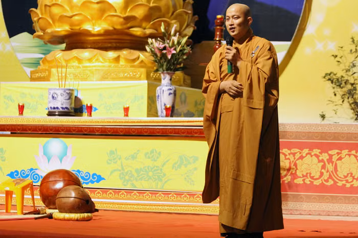 Trước khi diễn ra buổi lễ, điều đầu tiên các sư thầy căn dặn sĩ tử hãy lấy kỳ thi đại học lần này là món quà báo đáp công ơn của cha mẹ sinh thành.