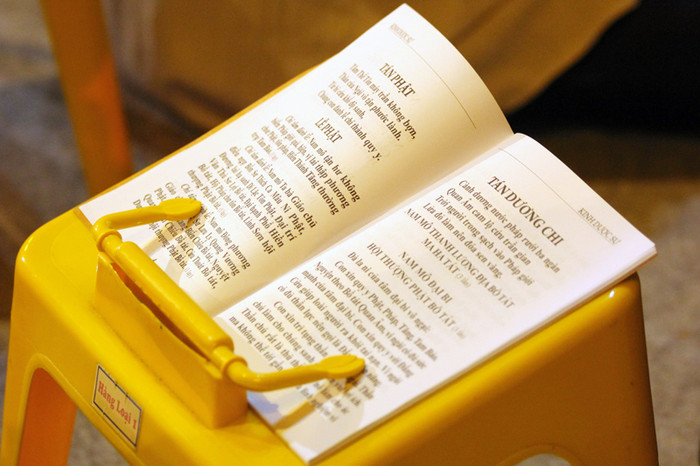 Đây là những quyển kinh dành cho các sĩ tử đọc trong buổi lễ cầu an, cầu may tối qua.