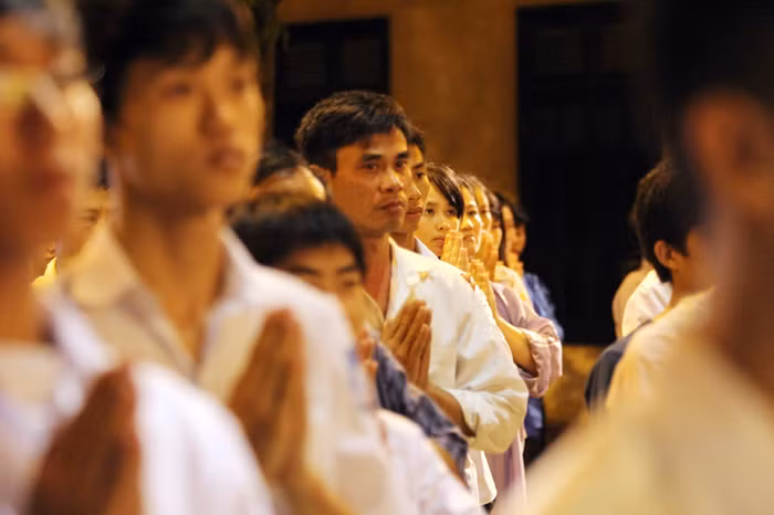 Các sĩ tử thành tâm cầu khẩn trước ngày thi.