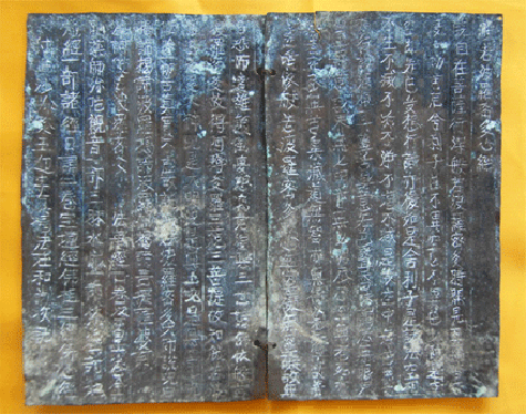 Theo tài liệu cổ thì chùa Phật Tích được khởi dựng vào năm Thái Bình thứ 4 (1057) với nhiều tòa ngang dãy dọc. Chùa được xây dựng vào thời nhà Lý nhưng ngôi chùa vào thời Lý hiện nay không còn nữa, nó đã được phá đi xây dựng mới (Ảnh: Internet) .