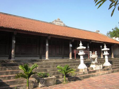 Vào năm Tự Đức thứ 13 (1860), chùa Đọi Sơn có sửa sang thượng điện, tiền đường, nhà tổ, siêu hương, gác chuông, nghi môn. Đến năm 1864, chùa lại tiếp tục sửa hành lang, đúc tượng Di Lặc, đúc khánh đồng và đúc khánh đá do sư tổ đời thứ 5 là Thích Chiếu Trường chủ trì xây dựng hoàn chỉnh 125 gian, từ đó trở thành trường Bắc Kỳ Phật giáo. Ngôi chùa lúc này được dựng theo kiểu nội công ngoại quốc (Ảnh: Internet). Vào năm Tự Đức thứ 13 (1860), chùa Đọi Sơn có sửa sang thượng điện, tiền đường, nhà tổ, siêu hương, gác chuông, nghi môn. Đến năm 1864, chùa lại tiếp tục sửa hành lang, đúc tượng Di Lặc, đúc khánh đồng và đúc khánh đá do sư tổ đời thứ 5 là Thích Chiếu Trường chủ trì xây dựng hoàn chỉnh 125 gian, từ đó trở thành trường Bắc Kỳ Phật giáo. Ngôi chùa lúc này được dựng theo kiểu nội công ngoại quốc (Ảnh: Internet).