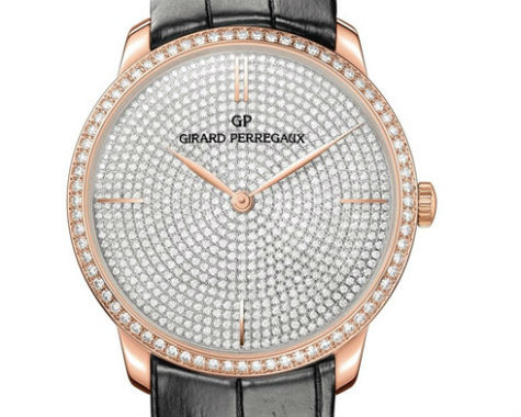 Kim của chiếc đồng hồ Girard-Perregaux được làm theo hình lá thanh mảnh, các vạch số được chạm nổi, còn phần vỏ lại được làm từ pha lê và sapphire trong suốt.