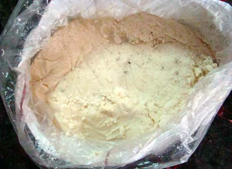 Những bao tải, túi nilon mỡ bột, tóp mỡ bẩn thỉu, độc hại như thế này nếu không được lực lượng chức năng phát hiện, ngăn chặn kịp thời sẽ được vận chuyển đi khắp nơi vào các nhà hàng, quán ăn để từ đó "đầu độc" người tiêu dùng. Những bao tải, túi nilon mỡ bột, tóp mỡ bẩn thỉu, độc hại như thế này nếu không được lực lượng chức năng phát hiện, ngăn chặn kịp thời sẽ được vận chuyển đi khắp nơi vào các nhà hàng, quán ăn để từ đó "đầu độc" người tiêu dùng.