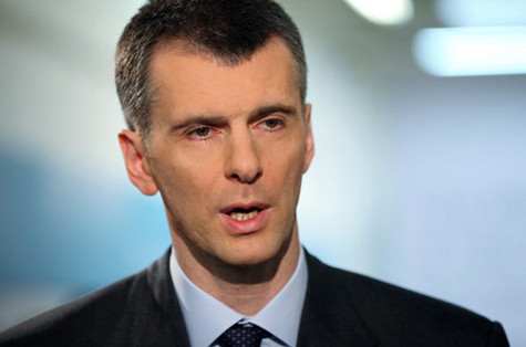 Đứng thứ hai trong "bảng vàng" của Forbes là nhà Lãnh đạo Đảng Sự nghiệp chân chính Nga Mikhail Prokhorov với số tài sản là 13,2 tỷ USD. Mới chỉ bước vào chính trường từ tháng 6/2011 nhưng được xem như là một làn gió mới thổi vào chính trường Nga khi là Ứng cử viên Tổng thống Nga năm 2012 - vị trí đối đầu với đương kim Thủ tướng Vladimir Putin. Trong cuộc đua vào điện Kremli, vị chính trị gia kiêm tỷ phú này đã "thúc thủ" trước ông Putin khi chỉ giành được 8% phiếu bầu. Đứng thứ hai trong "bảng vàng" của Forbes là nhà Lãnh đạo Đảng Sự nghiệp chân chính Nga Mikhail Prokhorov với số tài sản là 13,2 tỷ USD. Mới chỉ bước vào chính trường từ tháng 6/2011 nhưng được xem như là một làn gió mới thổi vào chính trường Nga khi là Ứng cử viên Tổng thống Nga năm 2012 - vị trí đối đầu với đương kim Thủ tướng Vladimir Putin. Trong cuộc đua vào điện Kremli, vị chính trị gia kiêm tỷ phú này đã "thúc thủ" trước ông Putin khi chỉ giành được 8% phiếu bầu.