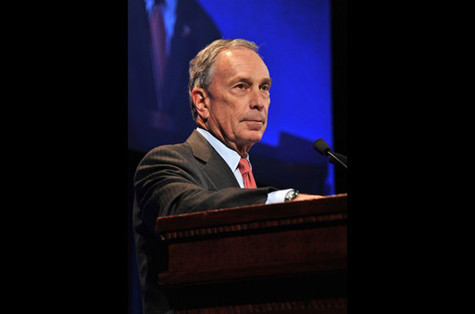 Trong danh sách các chính trị gia giàu nhất thế giới do tạp chí Forbes công bố thì Thị trưởng thành phố New York (Mỹ), ông Michael Bloomberg là người dẫn đầu với tổng số tài sản lên tới 22 tỷ USD. Michael Bloomberg chính là nhà sáng lập kiêm cổ đông chính của hãng tin tài chính nổi tiếng Bloomberg có số lượng tài khoản đăng ký sử dụng dịch vụ cung cấp thông tin lên tới 300.000. Chính trị gia kiêm tỷ phú này từng tốt nghiệp Đại học Harvard và đang giữ chức thị trưởng thành phố New York nhiệm kỳ thứ 3. Trong danh sách các chính trị gia giàu nhất thế giới do tạp chí Forbes công bố thì Thị trưởng thành phố New York (Mỹ), ông Michael Bloomberg là người dẫn đầu với tổng số tài sản lên tới 22 tỷ USD. Michael Bloomberg chính là nhà sáng lập kiêm cổ đông chính của hãng tin tài chính nổi tiếng Bloomberg có số lượng tài khoản đăng ký sử dụng dịch vụ cung cấp thông tin lên tới 300.000. Chính trị gia kiêm tỷ phú này từng tốt nghiệp Đại học Harvard và đang giữ chức thị trưởng thành phố New York nhiệm kỳ thứ 3.