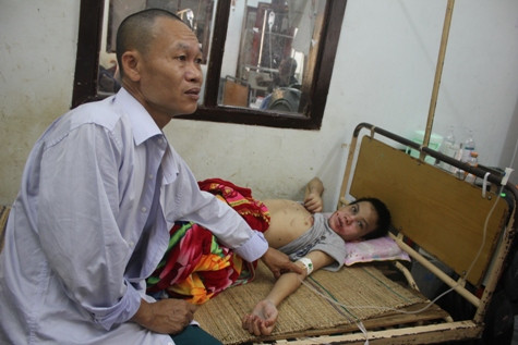 Theo anh Sỹ (bố cháu Tú) thì từ khi nạn nhân vào nằm điều trị tại bệnh viện Đa khoa Nghệ An, vợ, con và người thân gia đình nghi can Sơn thường xuyên qua lại thăm và động viên cháu. Hiện sức khỏe của cháu Tú cũng đã phục hồi được khoảng 40%.