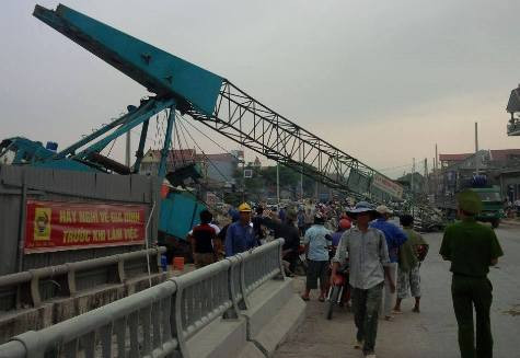 Hiện trường nơi xảy ra vụ tai nạn làm anh Hùng tử vong ngay tại chỗ Hiện trường nơi xảy ra vụ tai nạn làm anh Hùng tử vong ngay tại chỗ