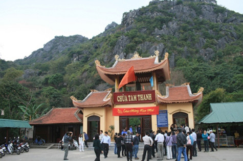 Chùa Tam Thanh nằm trong động núi đá (nên còn được gọi tên khác là Động Tam Thanh) thuộc địa phận phường Tam Thanh Thành phố Lạng Sơn, tỉnhLạng Sơn. Theo sử sách Đại Nam Nhất Thống Chí thì chùa Tam Thanh có từ thời nhà Lê, thuộc địa phận xã Vĩnh Trại, Châu Thoát Lãng (Ảnh: Internet). Chùa Tam Thanh nằm trong động núi đá (nên còn được gọi tên khác là Động Tam Thanh) thuộc địa phận phường Tam Thanh Thành phố Lạng Sơn, tỉnhLạng Sơn. Theo sử sách Đại Nam Nhất Thống Chí thì chùa Tam Thanh có từ thời nhà Lê, thuộc địa phận xã Vĩnh Trại, Châu Thoát Lãng (Ảnh: Internet).