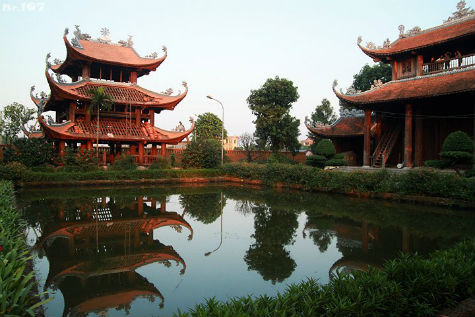 Ngôi chùa cổ với không gian rộng lớn để người dân và du khách thập phương có thể nán lại lâu hơn với chùa Nôm và chiêm ngưỡng vẻ đẹp cổ kính của ngôi chùa cổ tại vùng đồng bằng Bắc bộ với nhiều công trình kiến trúc, cảnh quan thiên nhiên và phong tục tập quán đậm nét truyền thống, cổ xưa (Ảnh: Internet). Ngôi chùa cổ với không gian rộng lớn để người dân và du khách thập phương có thể nán lại lâu hơn với chùa Nôm và chiêm ngưỡng vẻ đẹp cổ kính của ngôi chùa cổ tại vùng đồng bằng Bắc bộ với nhiều công trình kiến trúc, cảnh quan thiên nhiên và phong tục tập quán đậm nét truyền thống, cổ xưa (Ảnh: Internet).