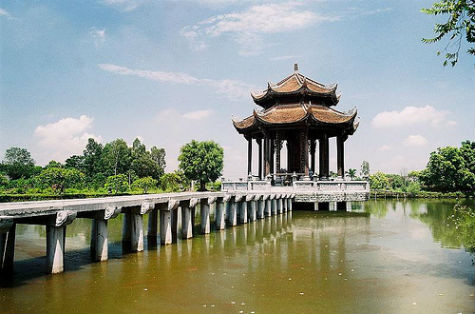 Ngôi chùa cổ với không gian rộng lớn để người dân và du khách thập phương có thể nán lại lâu hơn với chùa Nôm và chiêm ngưỡng vẻ đẹp cổ kính của ngôi chùa cổ tại vùng đồng bằng Bắc bộ với nhiều công trình kiến trúc, cảnh quan thiên nhiên và phong tục tập quán đậm nét truyền thống, cổ xưa (Ảnh: Internet). Ngôi chùa cổ với không gian rộng lớn để người dân và du khách thập phương có thể nán lại lâu hơn với chùa Nôm và chiêm ngưỡng vẻ đẹp cổ kính của ngôi chùa cổ tại vùng đồng bằng Bắc bộ với nhiều công trình kiến trúc, cảnh quan thiên nhiên và phong tục tập quán đậm nét truyền thống, cổ xưa (Ảnh: Internet).