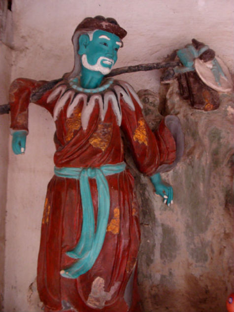 Các pho tượng cổ tại chùa Nôm mang khuôn mặt và hình dạng có sức biểu cảm cao, giống với các trạng thái cảm xúc của con người, từ trang phục đến trạng thái của các pho tượng cổ đều mang nét dân dã, thuần Việt, chứng tỏ xưa kia, Phật giáo rất gần gũi với đời sống con người (Ảnh: Internet). Các pho tượng cổ tại chùa Nôm mang khuôn mặt và hình dạng có sức biểu cảm cao, giống với các trạng thái cảm xúc của con người, từ trang phục đến trạng thái của các pho tượng cổ đều mang nét dân dã, thuần Việt, chứng tỏ xưa kia, Phật giáo rất gần gũi với đời sống con người (Ảnh: Internet).