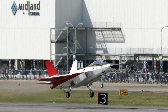 Ngày 22/4/2016, máy bay chiến đấu tàng hình X-2 Shinshin Nhật Bản lần đầu tiên bay thử thành công từ sân bay Nagoya đến căn cứ không quân Gifu. Nguồn ảnh: Tân Hoa Xã. Ngày 22/4/2016, máy bay chiến đấu tàng hình X-2 Shinshin Nhật Bản lần đầu tiên bay thử thành công từ sân bay Nagoya đến căn cứ không quân Gifu. Nguồn ảnh: Tân Hoa Xã.