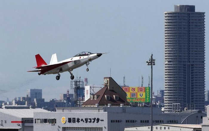 Ngày 22/4/2016, máy bay chiến đấu tàng hình X-2 Shinshin Nhật Bản lần đầu tiên bay thử thành công từ sân bay Nagoya đến căn cứ không quân Gifu. Nguồn ảnh: Tân Hoa xã. Ngày 22/4/2016, máy bay chiến đấu tàng hình X-2 Shinshin Nhật Bản lần đầu tiên bay thử thành công từ sân bay Nagoya đến căn cứ không quân Gifu. Nguồn ảnh: Tân Hoa xã.